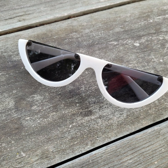 Retro white half moon sunglasses - Picture 2 of 5